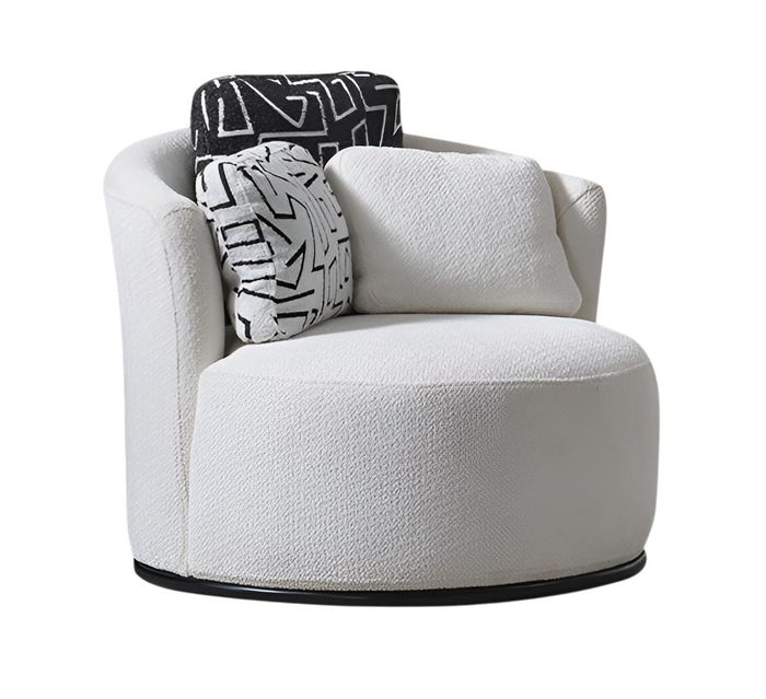 Eleganter Sessel in Weiß mit modernen Kissen im Schwarz Weiß Design luxuriöse