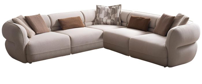 Modulares Ecksofa im skandinavischen Stil mit weichen Kissen