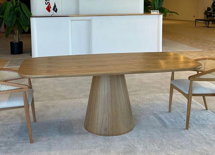 Stilvoller Rechteckiger Esszimmer Tisch Brauner Küchentisch Rundfuß