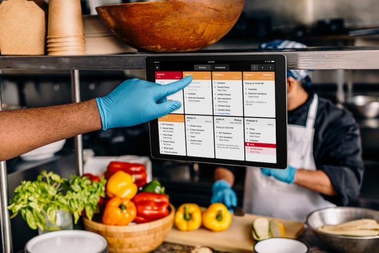 Using a Kitchen Display System (KDS) to Simplify Restaurant Operations