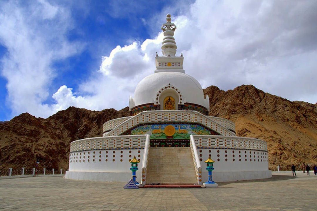 shanti stupa leh