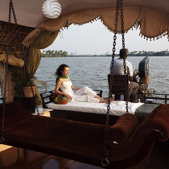houseboat tour in the backwaters in Kerala