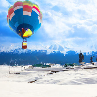 Balloon over village in Gulmarg