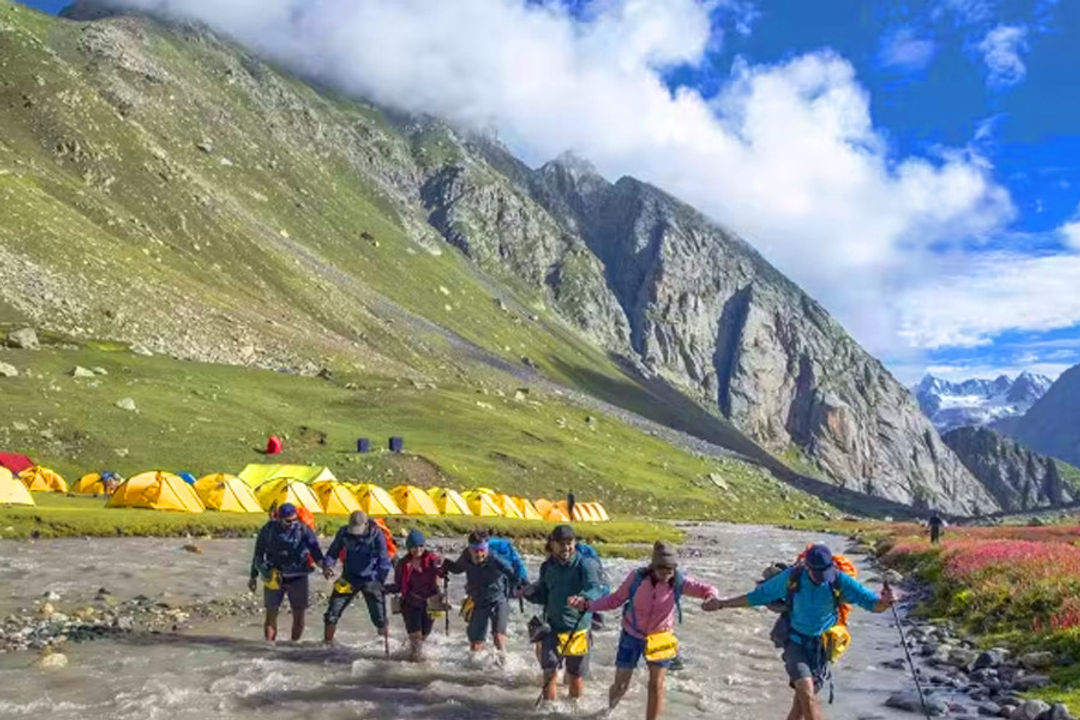 Hampta Pass Winter Trek