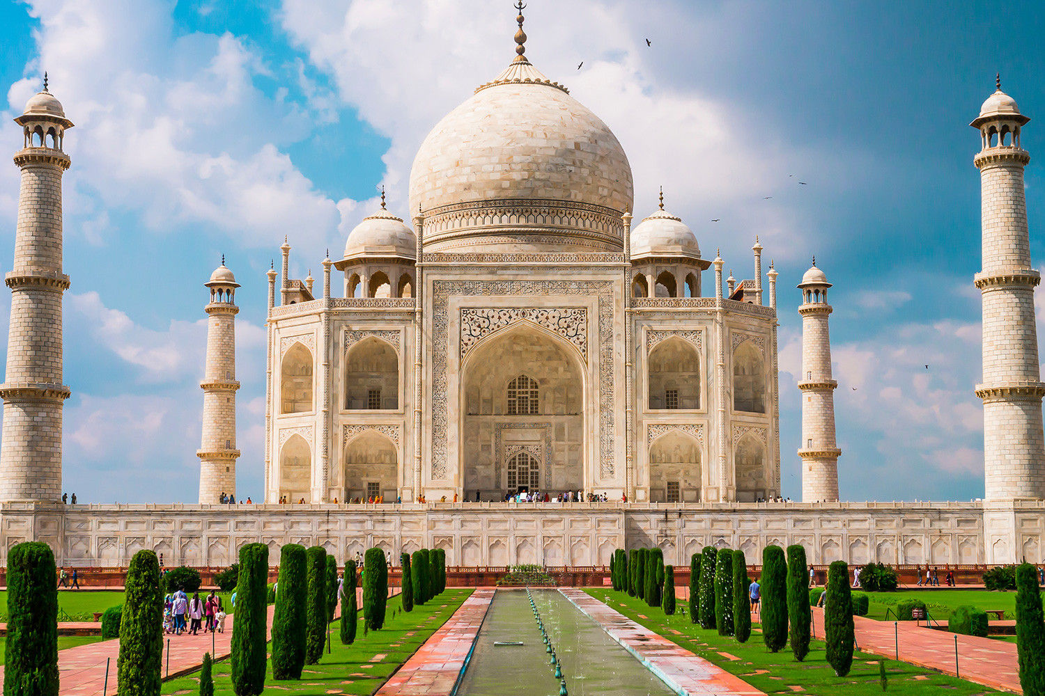 Stunning view of Taj Mahal