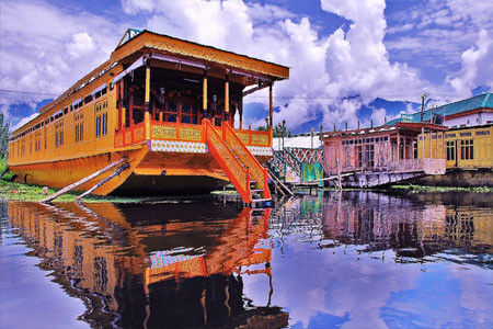 Dal houseboat