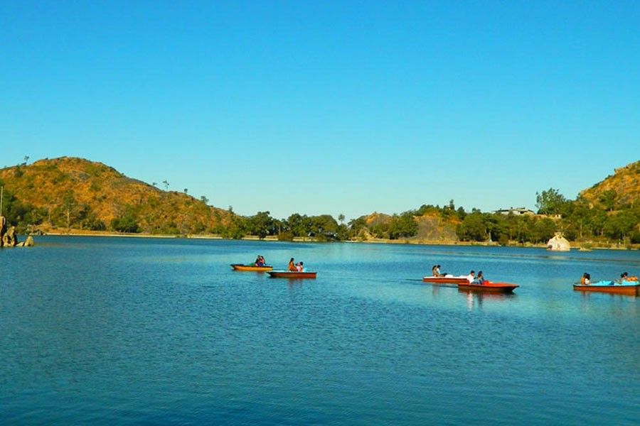 boating in Nakki Lake