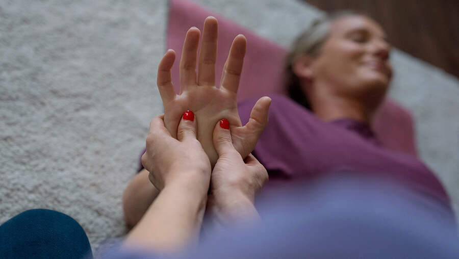 Thai Yoga Massage: Kunst der achtsamen Berührung