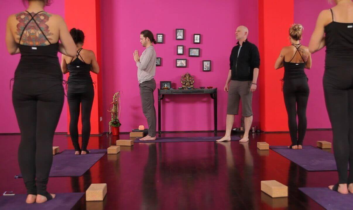 Yoga Video Vishnus Couch Flow - Kurz und Knackig