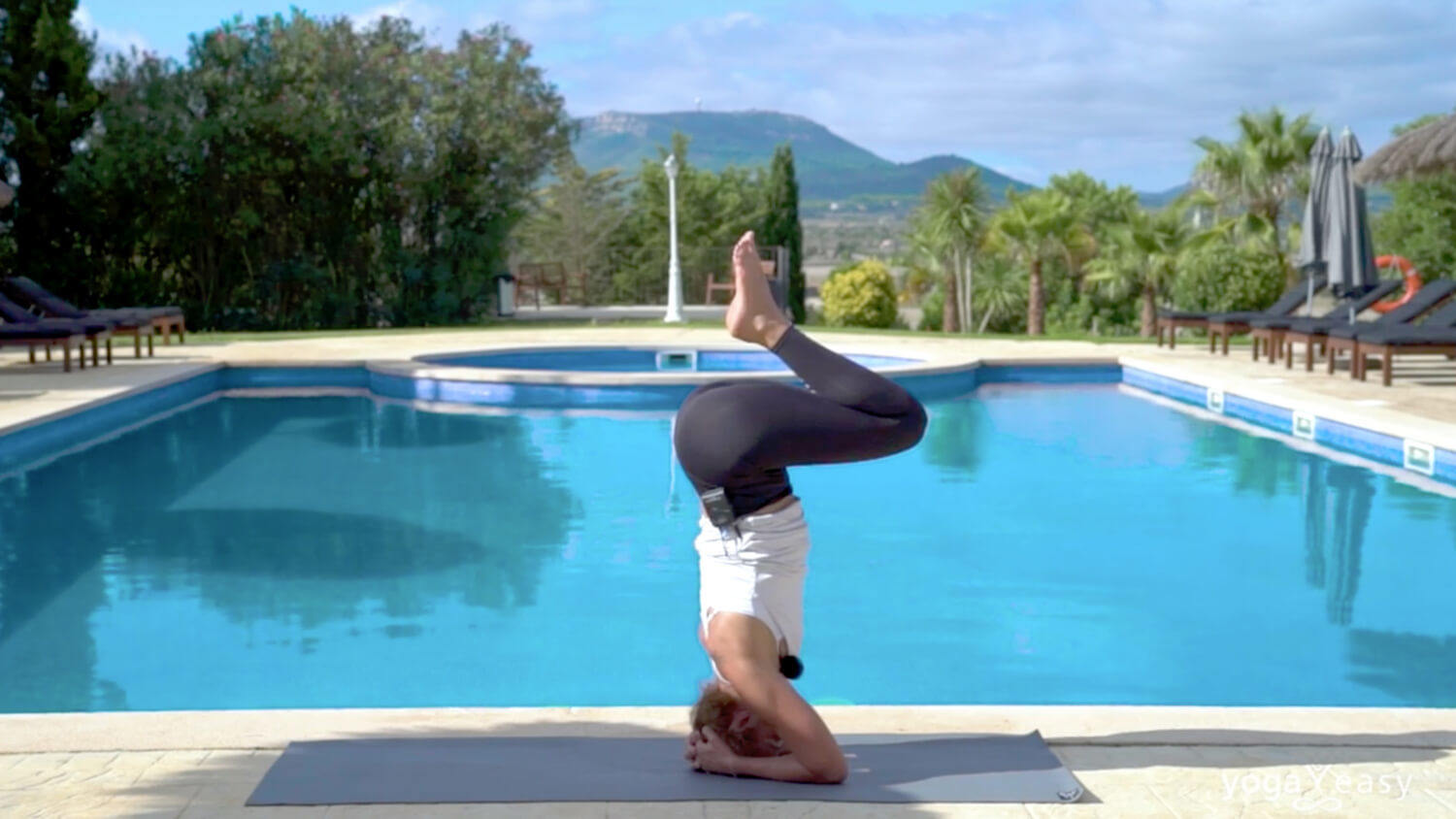 Yoga Video Tutorial: Schritt für Schritt zum halben Kopfstand