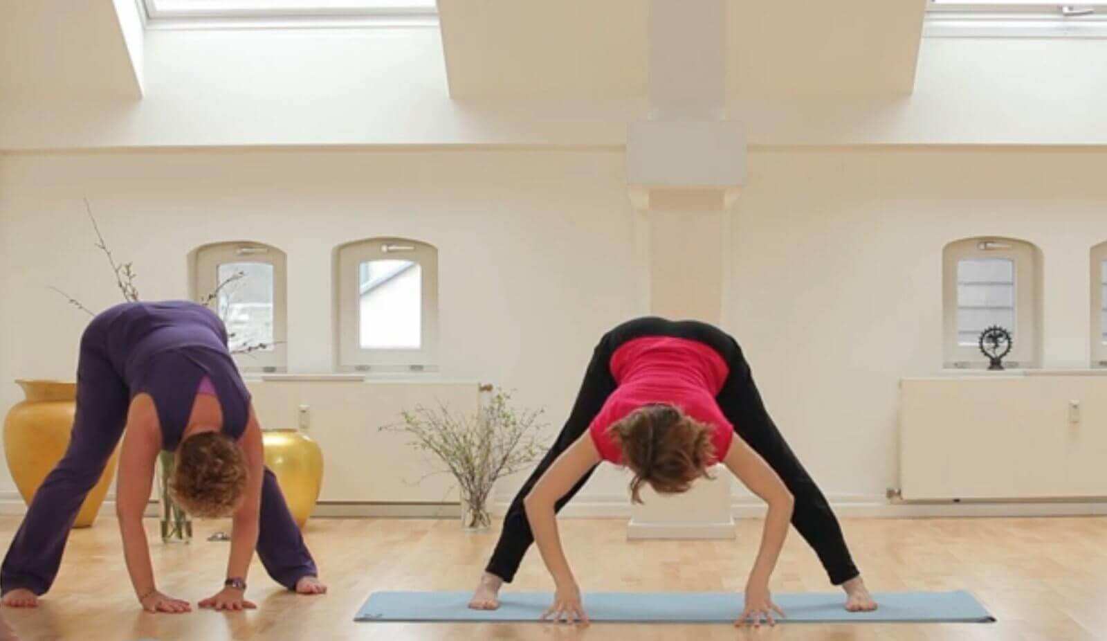 Yoga Video Yogakurs für Anfänger:innen – Den Atem vertiefen (Teil 3 von 10)
