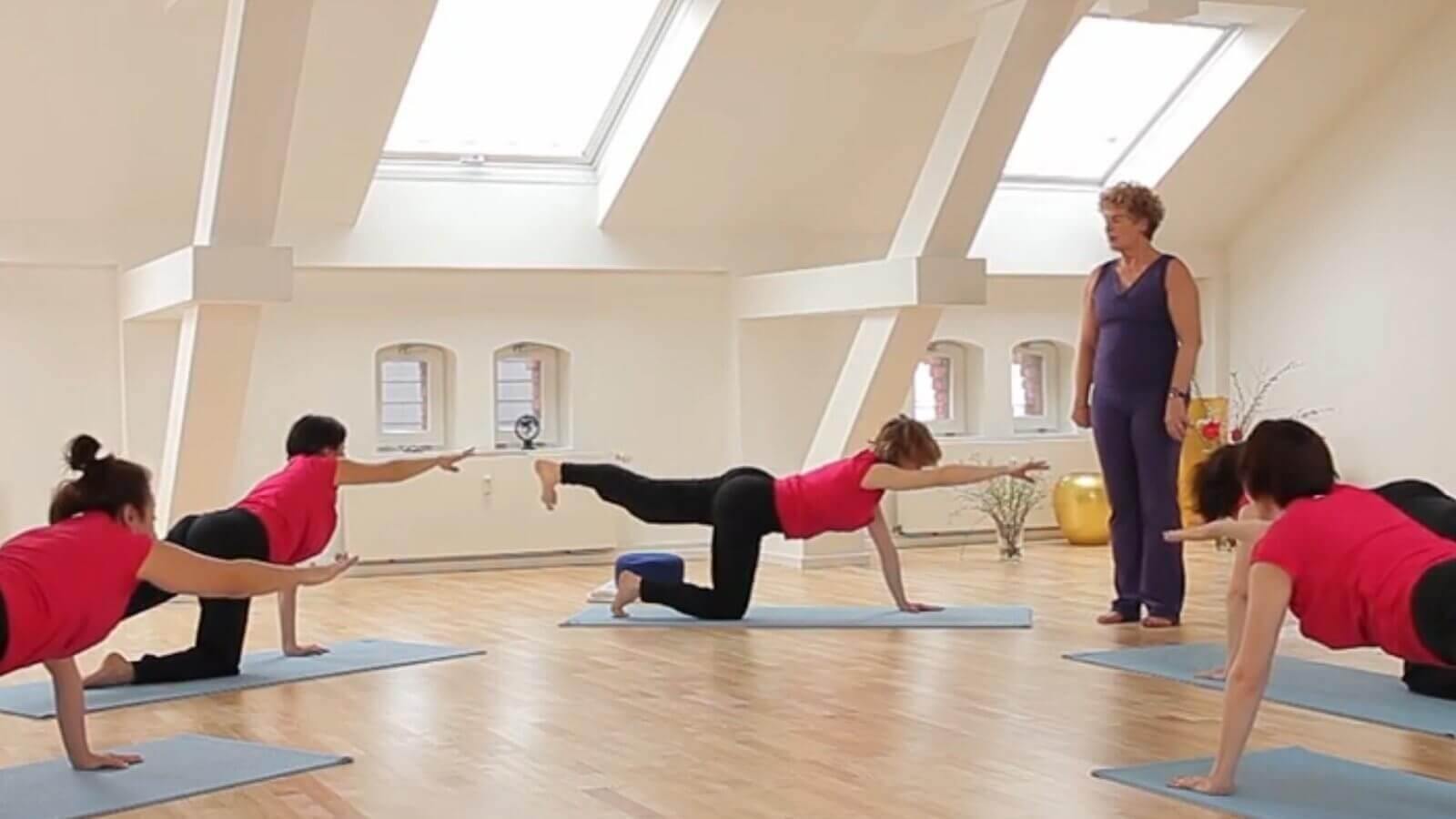 Yoga Video Yogakurs für Anfänger:innen – Entspannung finden (Teil 9 von 10)