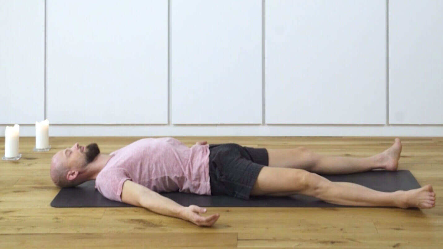 Yoga Video Entspannen und Loslassen im Liegen