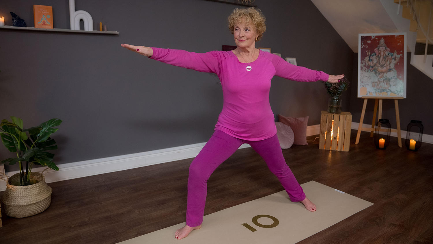 Yoga Video Anna Trökes über die Symbolik der Krieger-Haltungen