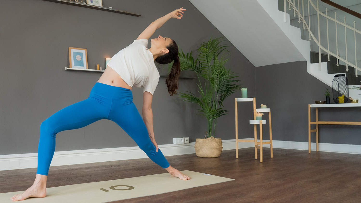 Nadeen Mirza Mit Morgenyoga Raum und Weite finden