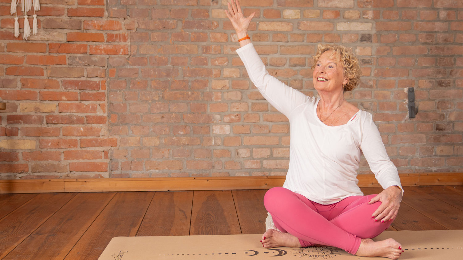 Anna Trökes Yoga gegen den Handyrücken