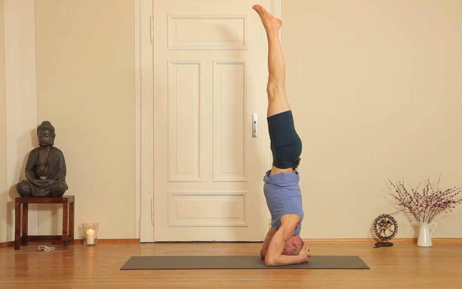 Yoga Video Kopfstand (Sirsasana) Tutorial mit Ronald Steiner