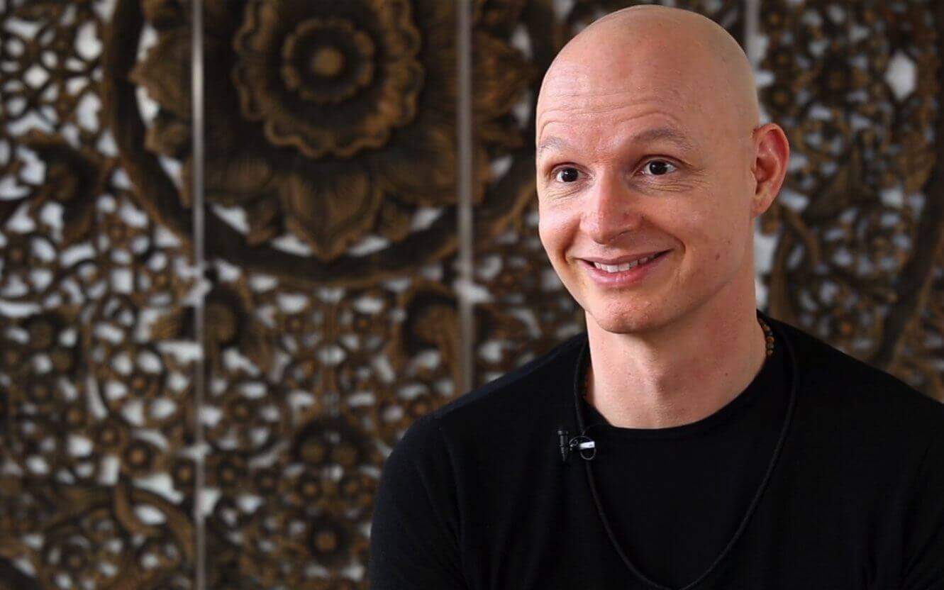 Yoga Video René Hug über Yin Yoga und was Yoga für ihn ist