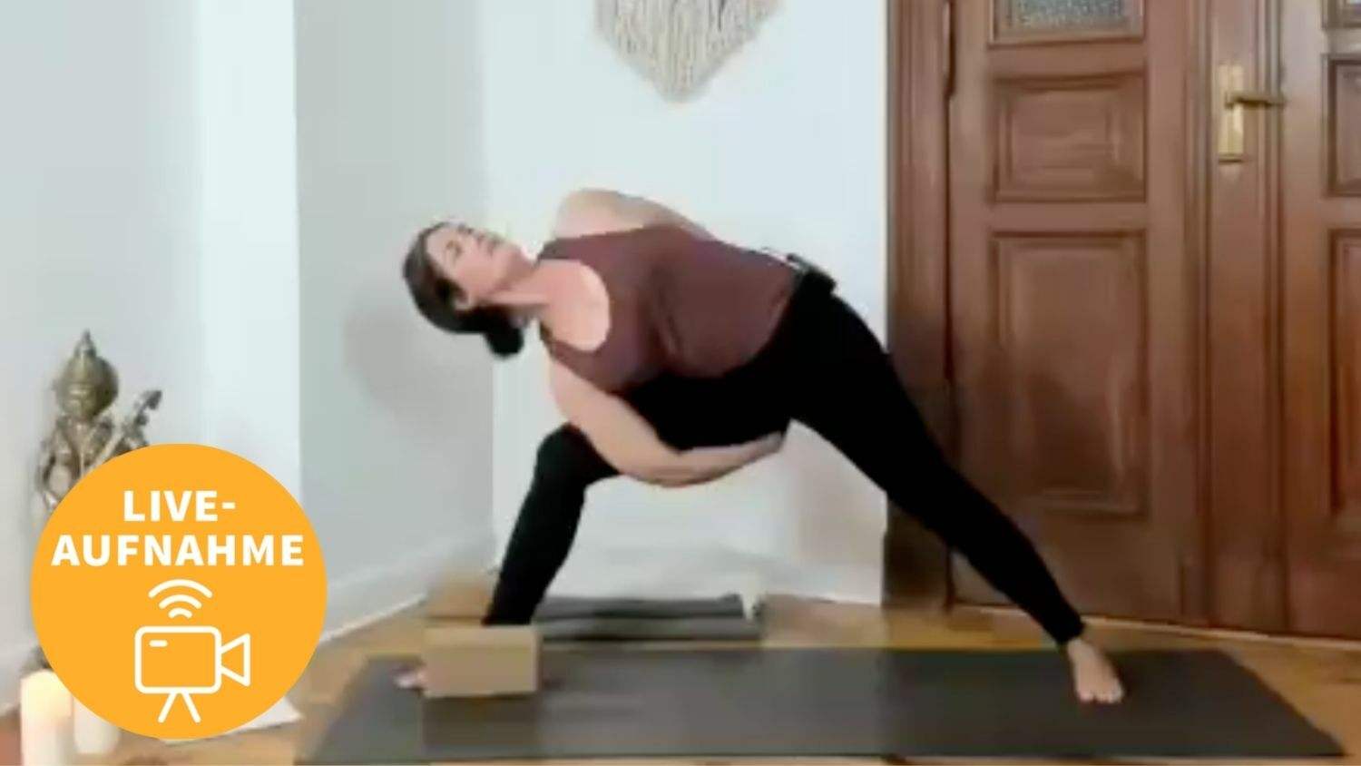 Christina Lobe Yoga Zuhause