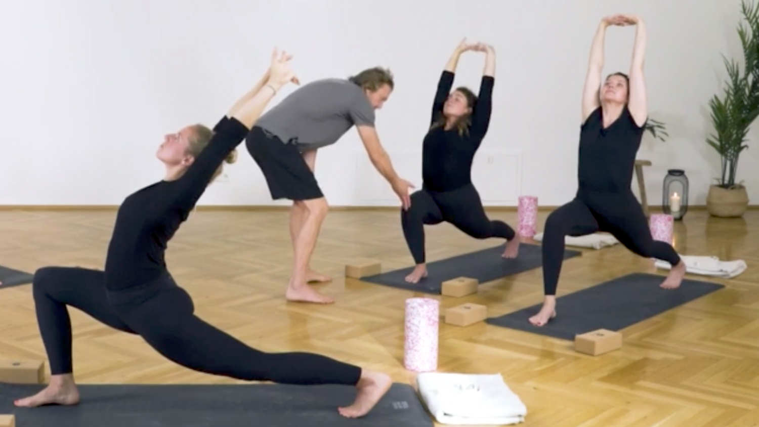 Kräftigung, sanfte Rückbeugen und Drehungen