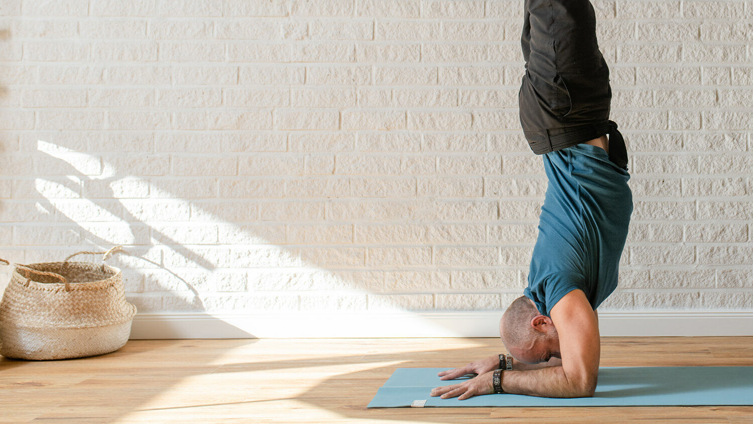 Inversion Flow mit Valentin Alex: Pincha Mayurasana (Unterarmstand)