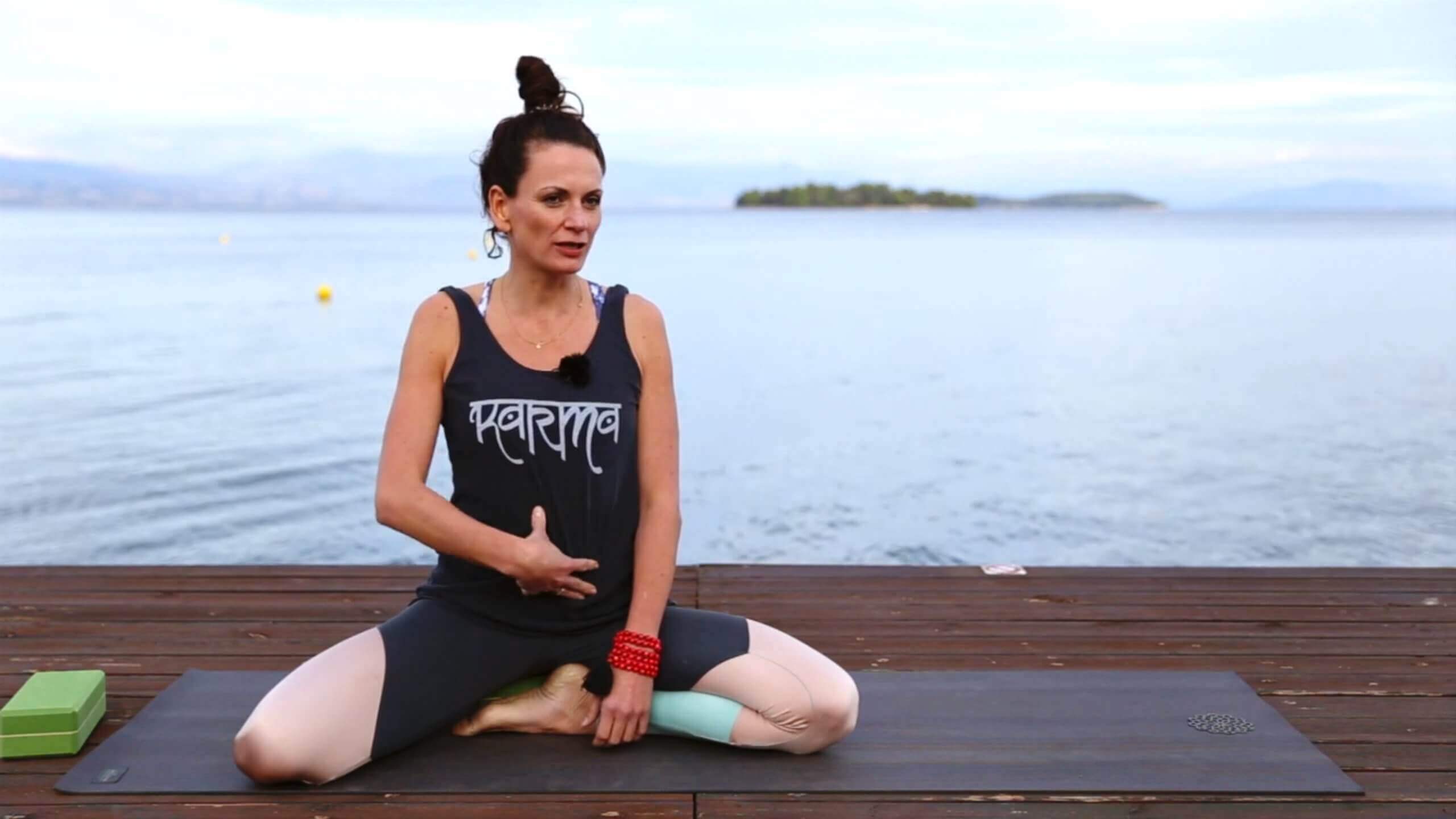 Yoga Video Kurzinterview: warum Core beim Yoga so wichtig ist