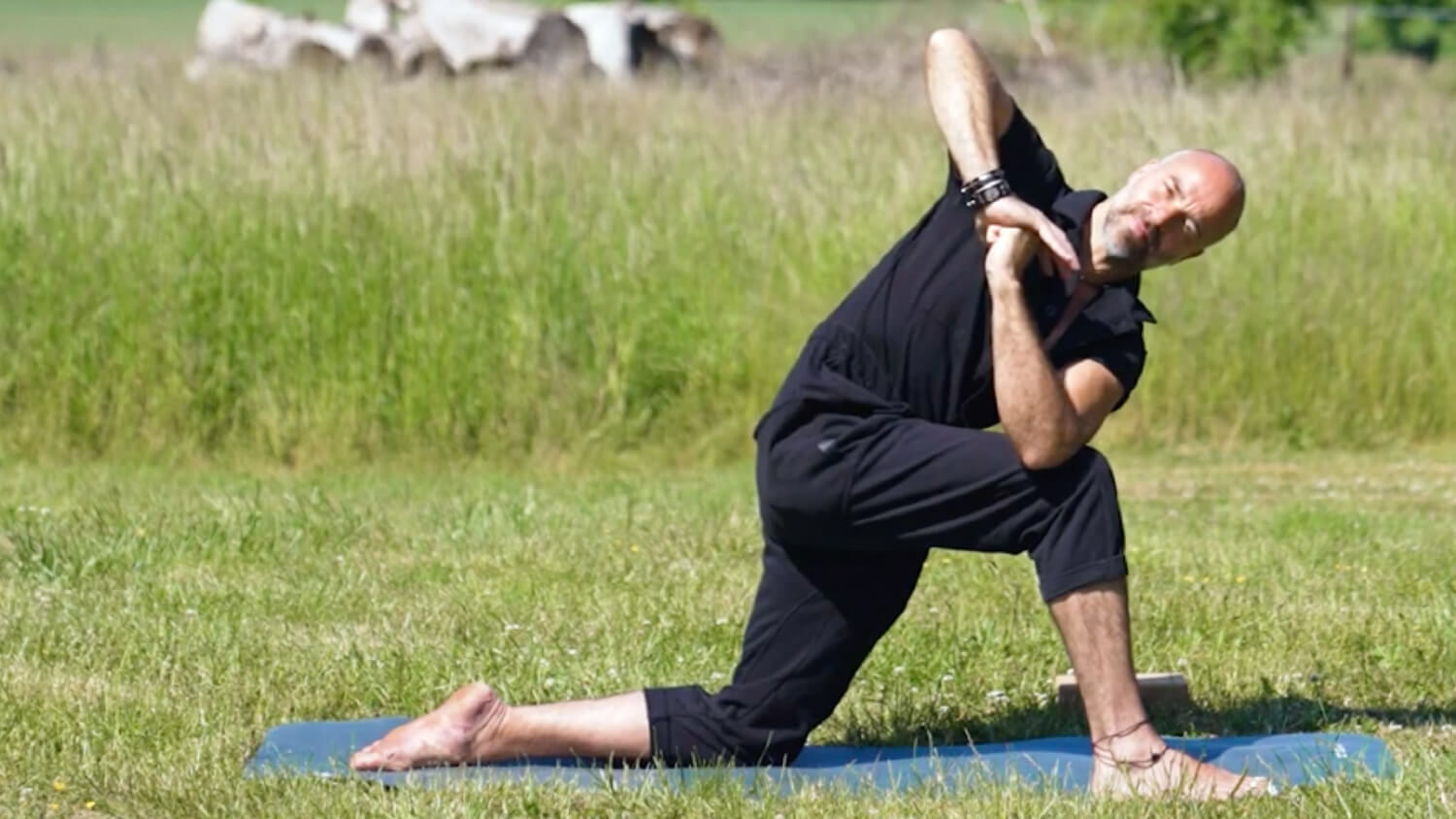 Valentin Alex: Sanfter Morgenflow für die Wirbelsäule