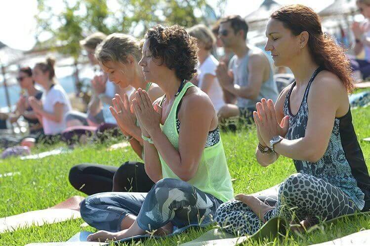Yoga Video YogaEasy Gemeinschaftsdreh Korfu 2015