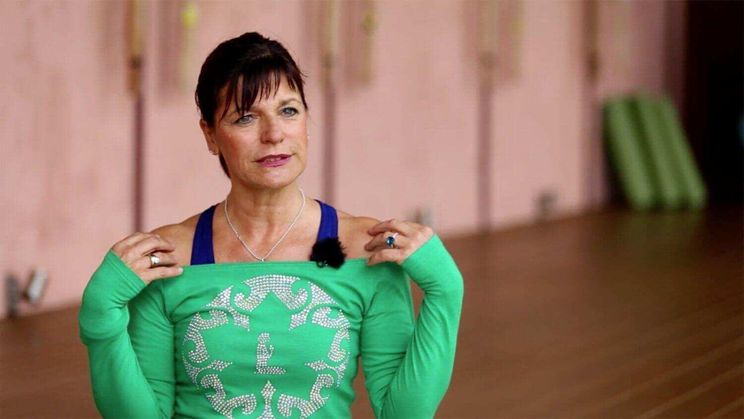 Yoga Video Kurzinterview: Medical Yoga, Schultern