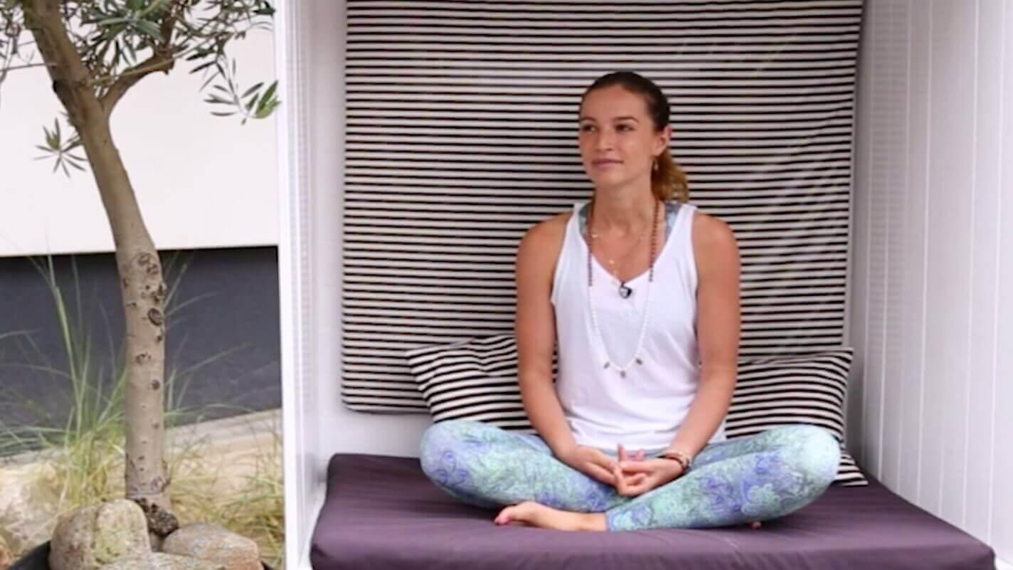 Yoga Video Kurzinterview: Wanda Badwal über Liebe