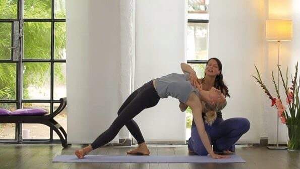 Yoga Video Anusara Yoga - dem Herzen Raum geben