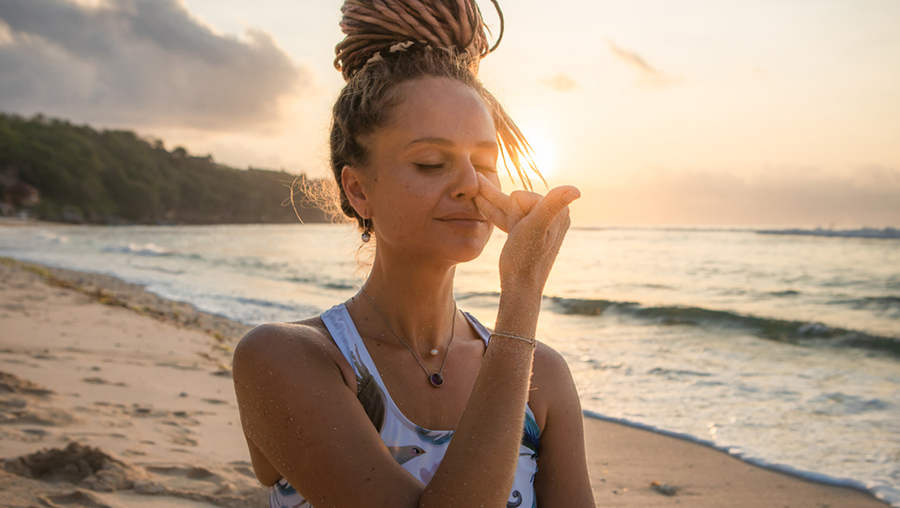 Pranayama: Kühlende Atemtechniken für heiße Tage