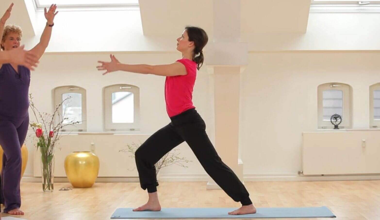 Yoga Video Yogakurs für Anfänger:innen – Sich verwurzeln und erden (Teil 4 von 10)