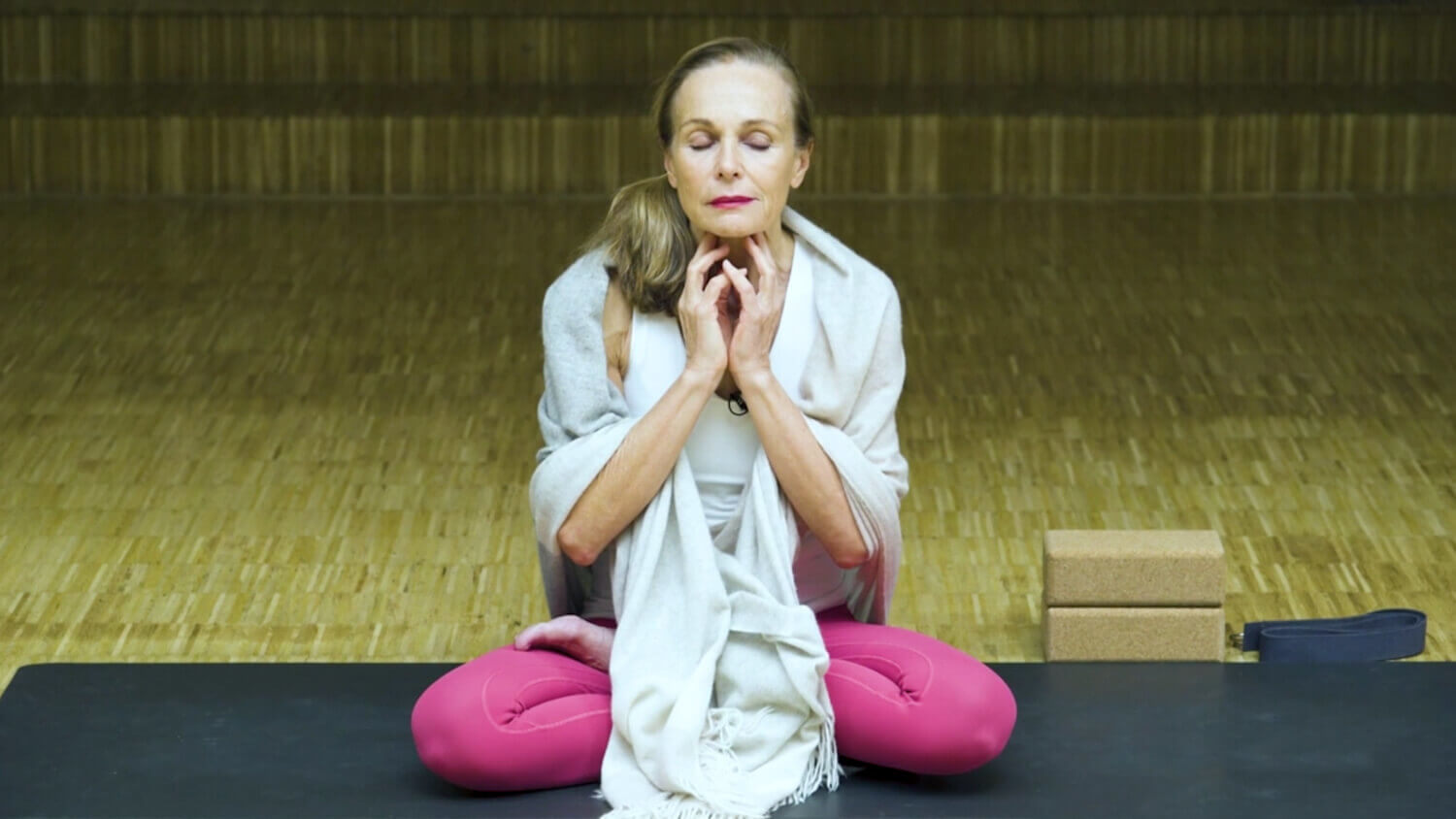 Yoga Video Tutorial: Obere Ujjayi-Atmung im Hormon-Yoga