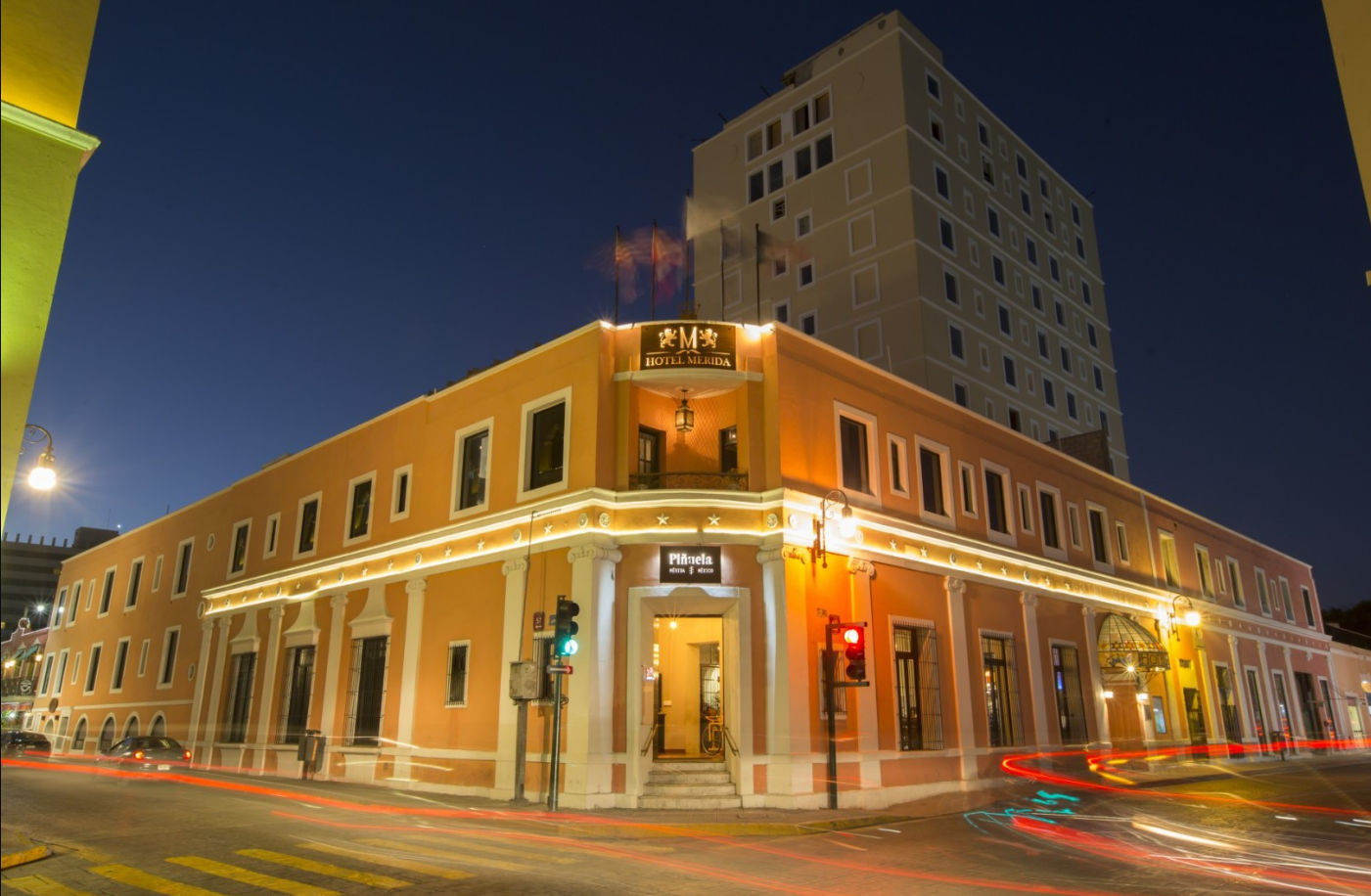 Portal de Administración de Bienes Raíces Interfaz de gestión inmobiliaria con listado de propiedades y mapas