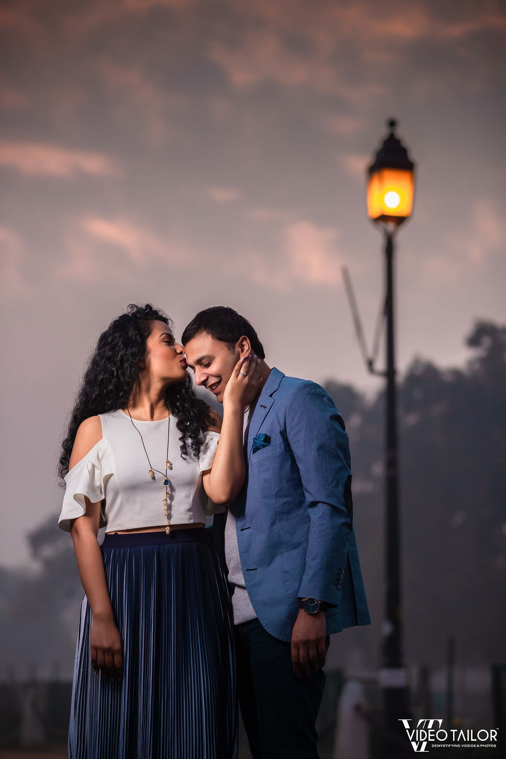 Aayush Sharma and Warina Husain spotted at India Gate promoting LoveYatri |  Warina Hussain, Aayush Sharma Images - Bollywood Hungama