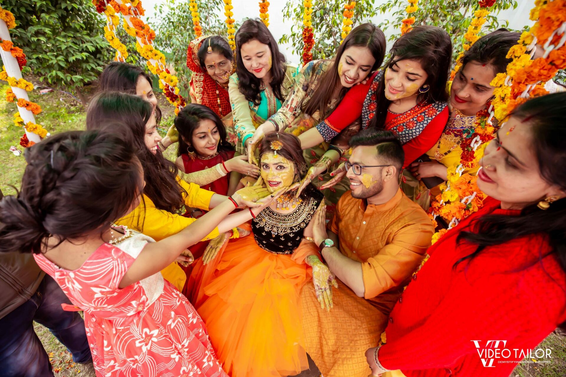 haldi photo pose ideas | Haldi photoshoot, Haldi ceremony outfit, Groom  photoshoot