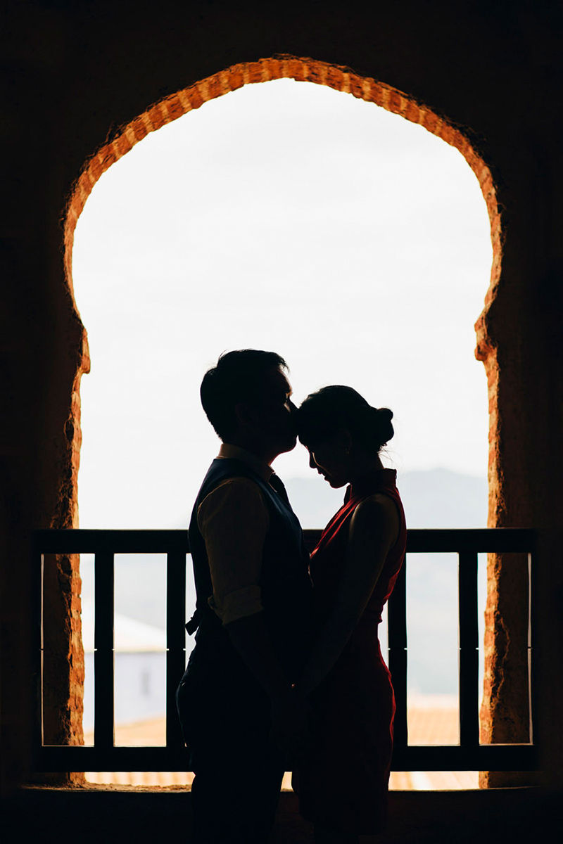 Top Engagement Photo Pose Ideas for Couples in Love