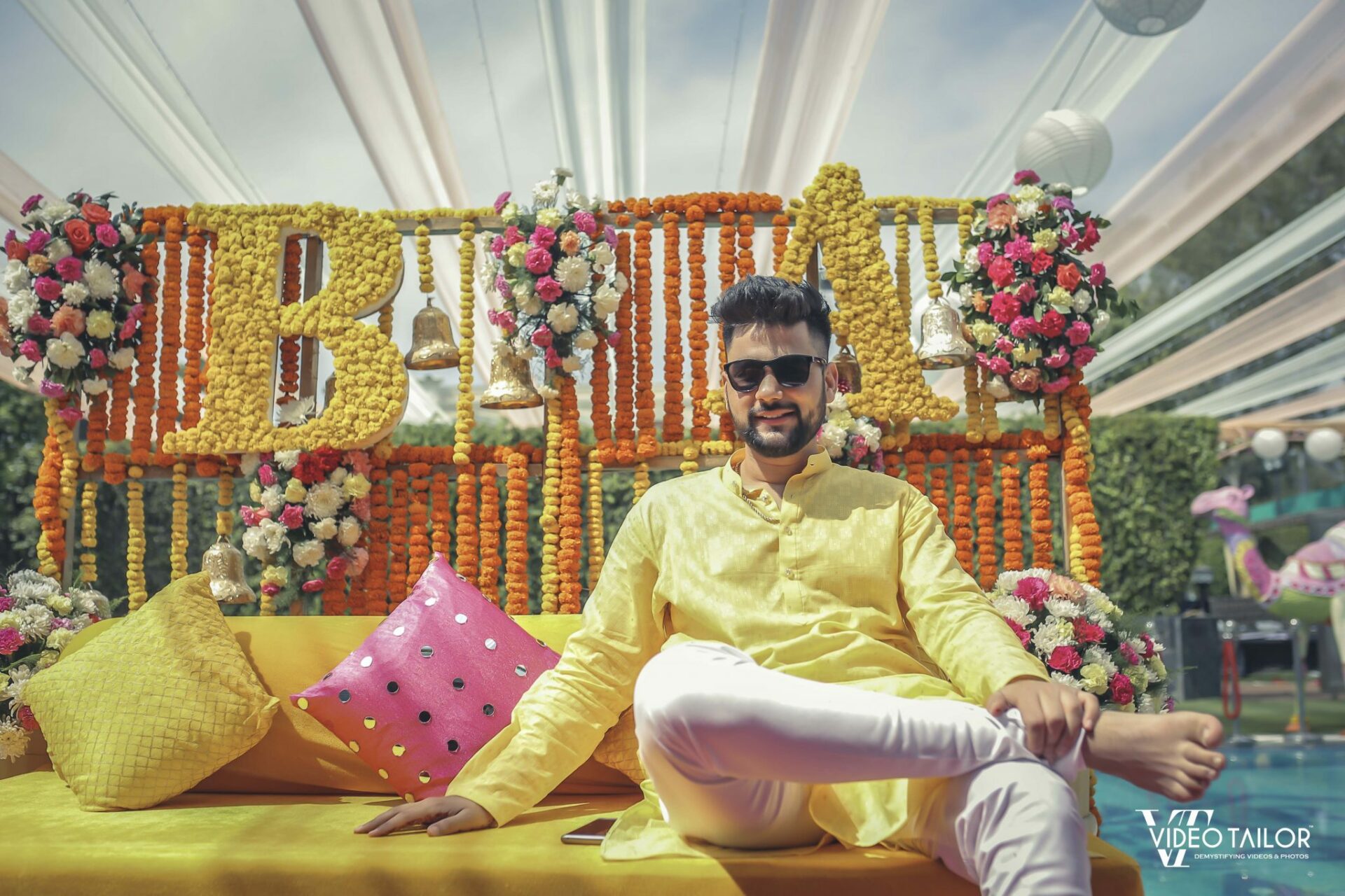 Bride posing with Mehendi in hand - PixaHive