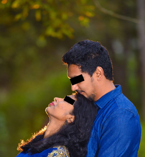 Indian couple posing outdoors. | Photo 319884