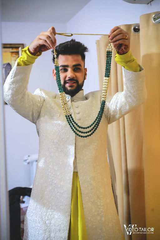 Young Indian Bride Groom Posing Photograph Stock Photo 1515434762 |  Shutterstock