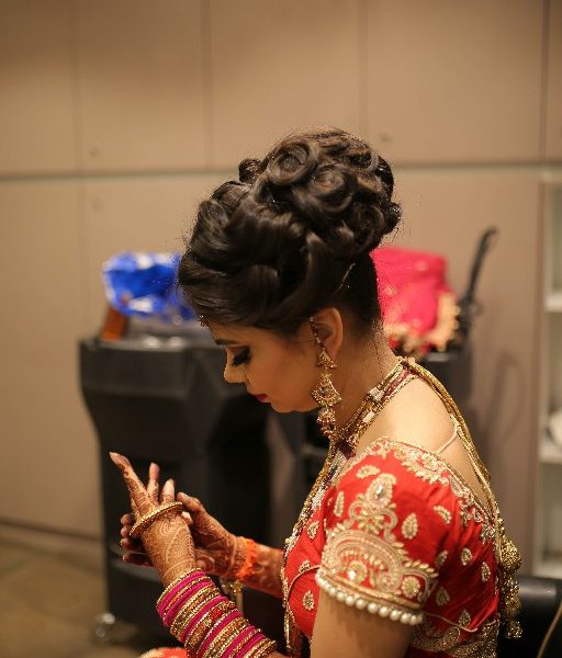 15 Popular South Indian Bridal Hairstyles for Engagement  TBG Bridal Store