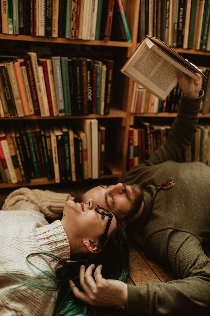 Indoor Pre-Wedding Photoshoot Ideas-Book corner romance