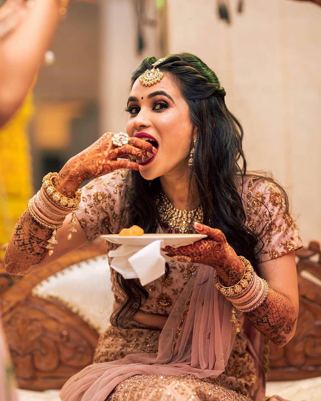 8 ClichÃƒÂ© photo shoots every bride has to pose - ARY Digital