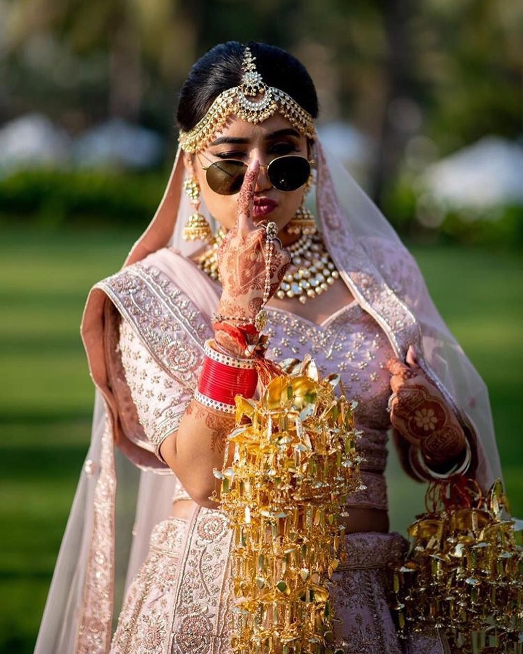 5 Stunning bridal poses for wedding - Tips and Tricks - InviteIndia