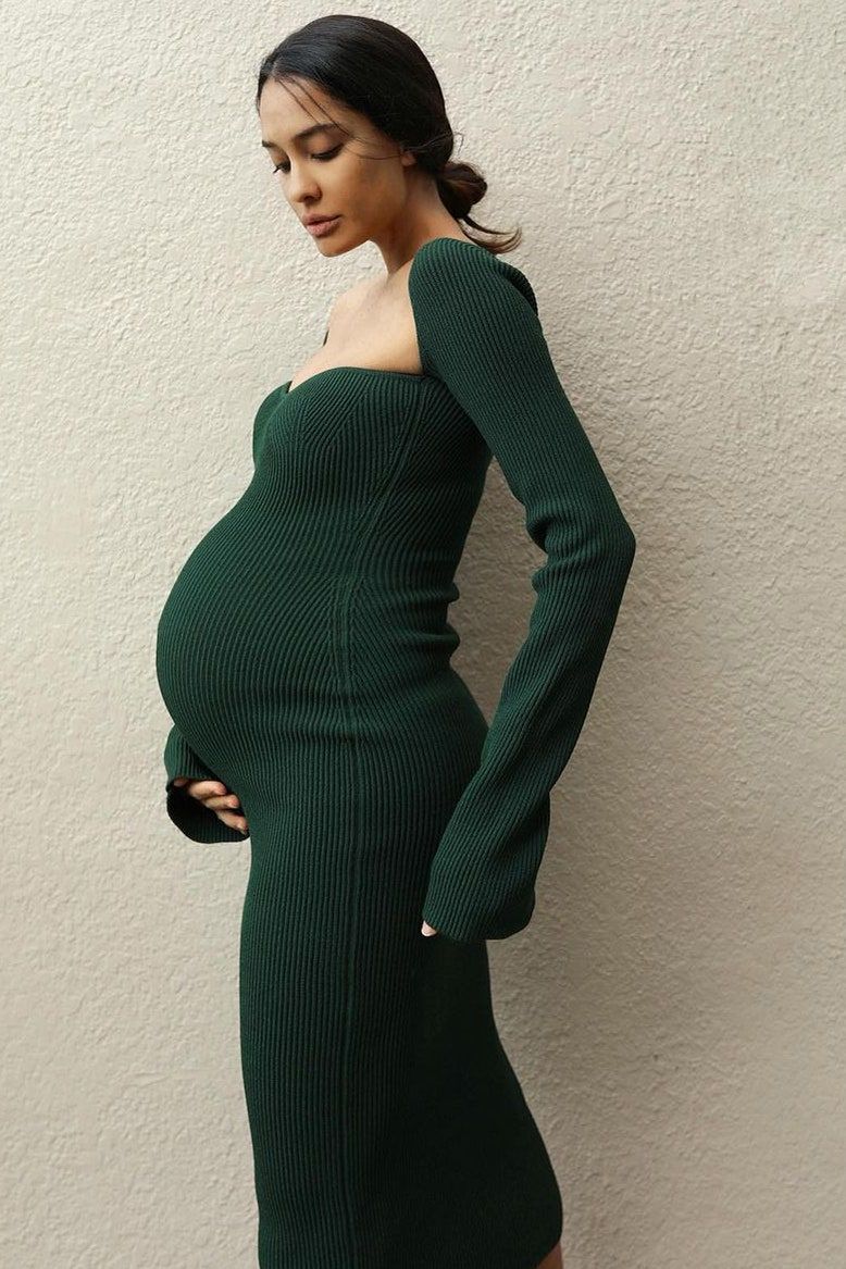 Top 10 Classic Outfit Ideas for Maternity Photoshoot