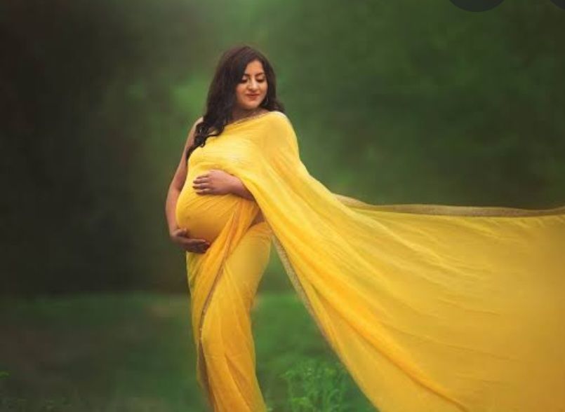 Top 10 Classic Outfit Ideas for Maternity Photoshoot