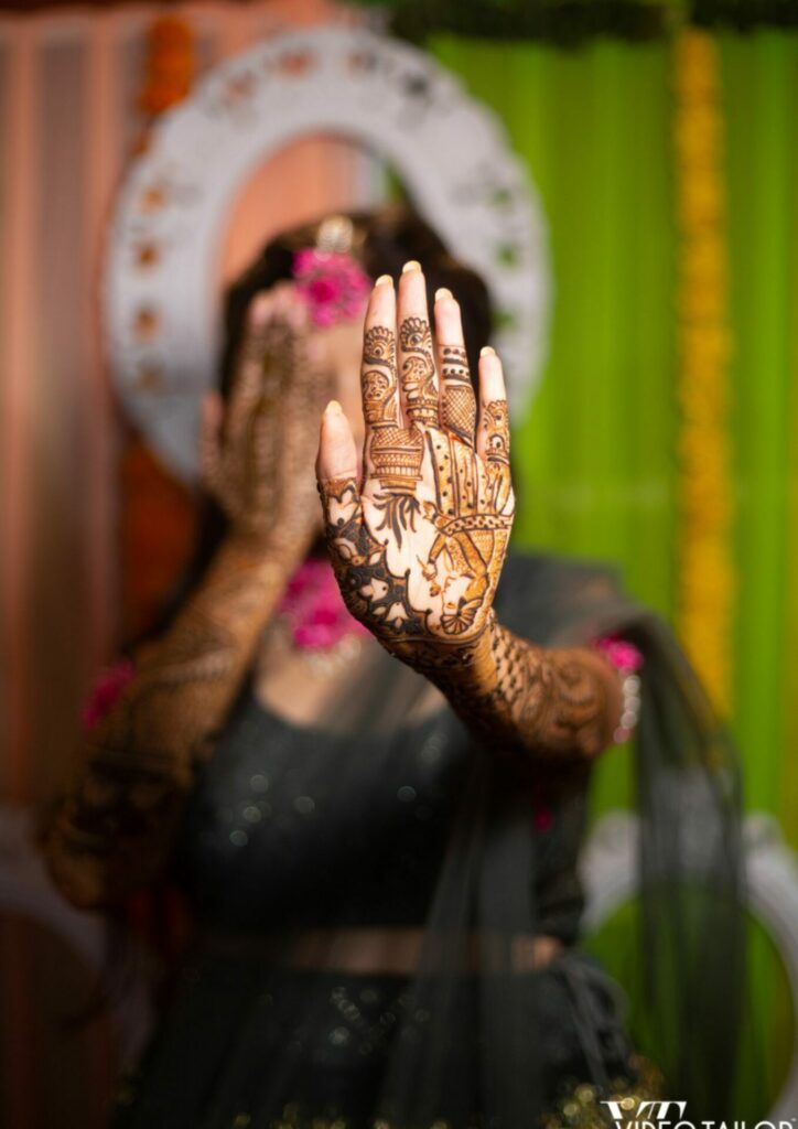 Muslim bride hand henna hi-res stock photography and images - Alamy