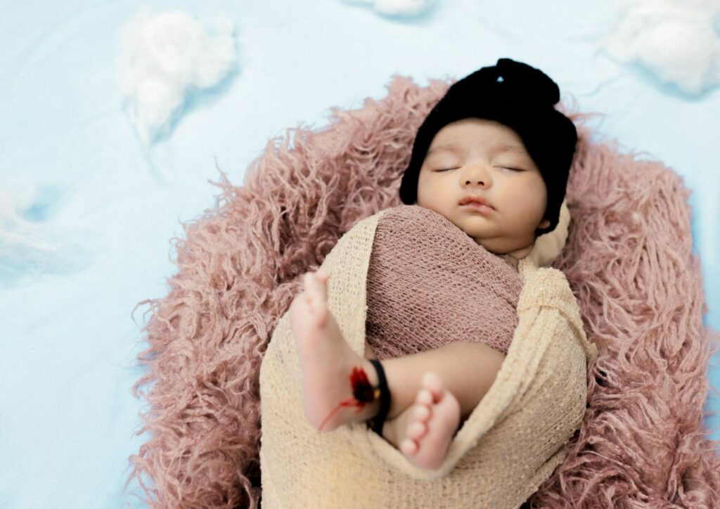 swaddling ideas for baby photoshoot.