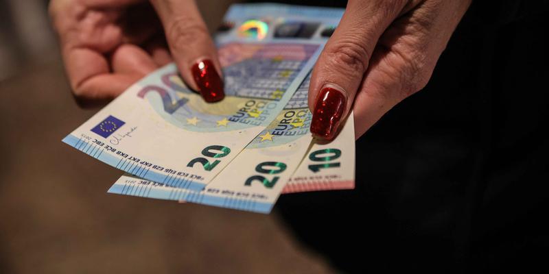 Resmi! Negara Termiskin Eropa Ganti Mata Uang Mulai Hari Ini